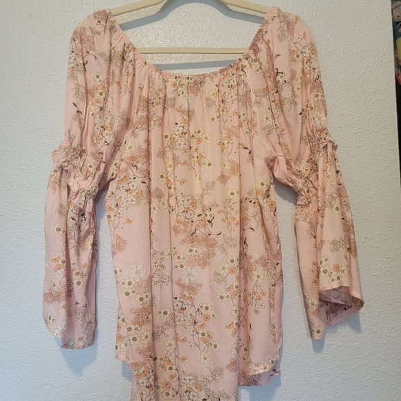 Floral Bell Sleeves Top - Picture 4 of 5